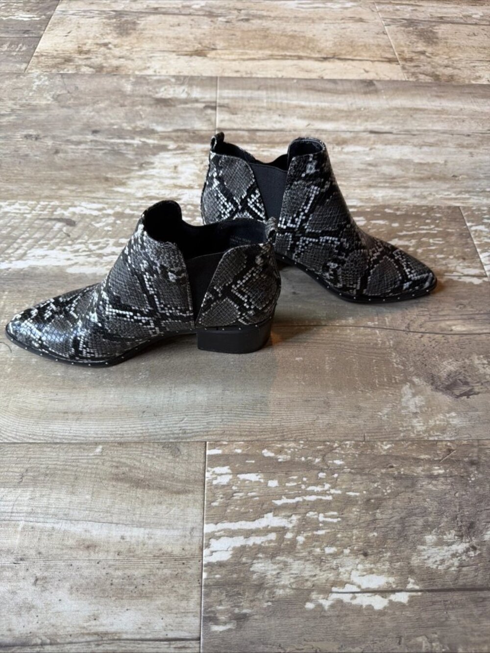 BAR III Gabby Studded Black & White Snake Print Ankle Boots Women’s 6.5 - Picture 2 of 8
